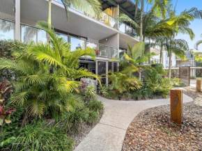 Baden 88 Rainbow Shores 'Black Sands' - Wifi, Aircon, Pools, Tennis Court